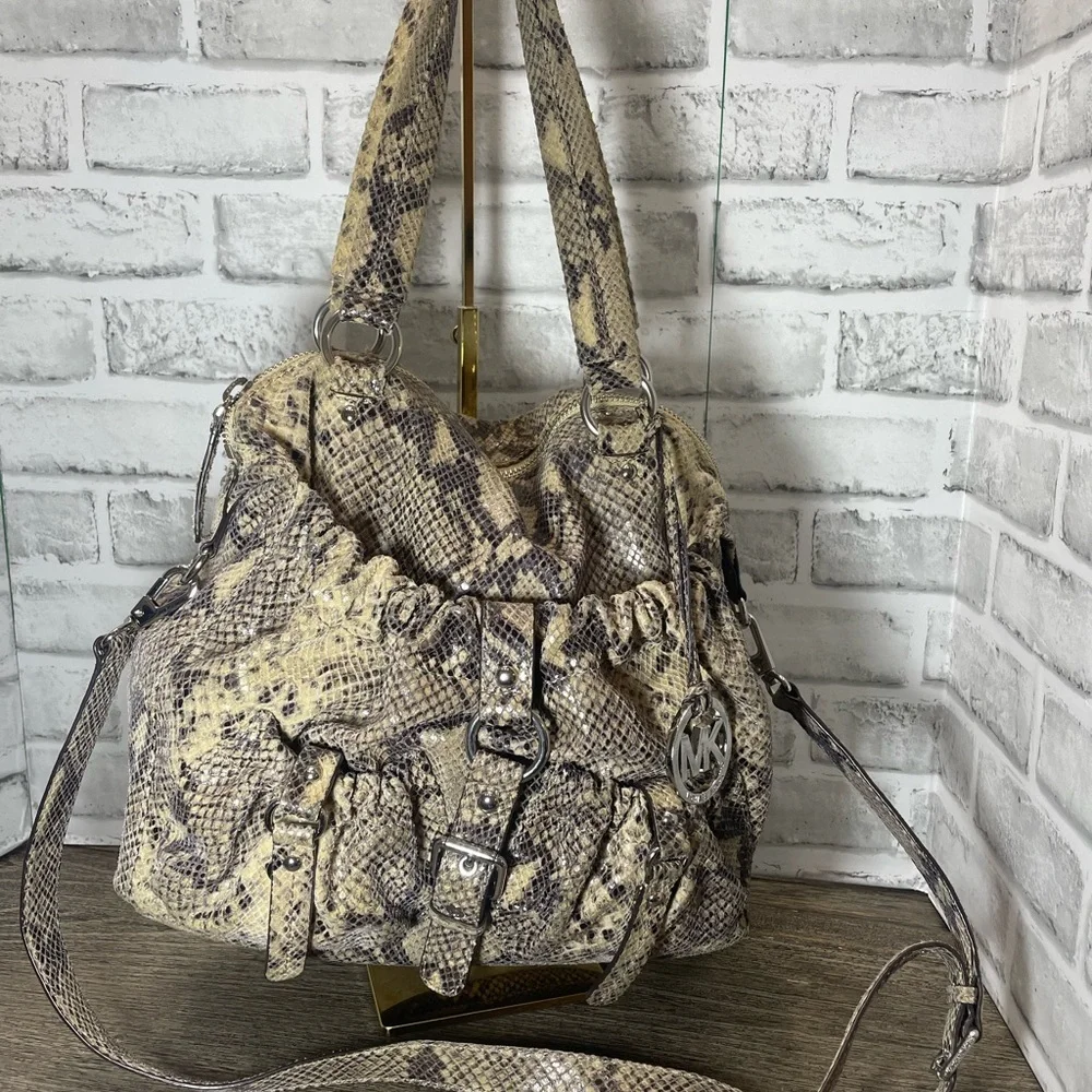 Michael Kors snakeskin print hobo satchel purse. Shoulder bag. Strap.pre-owned